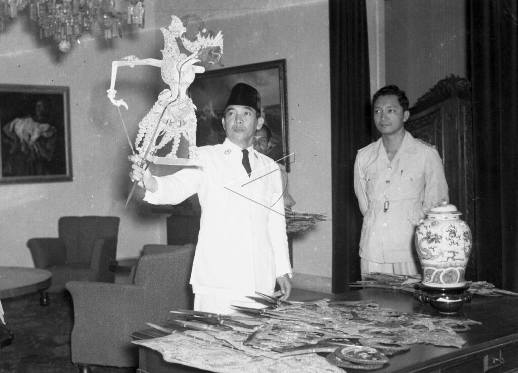 PRESIDENT AND WAYANG