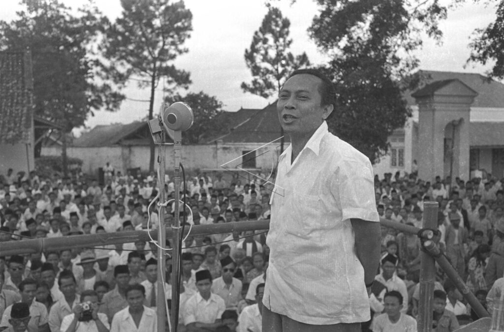 SUTAN SYAHRIR AT PSI GENERAL MEETING IN BANDUNG