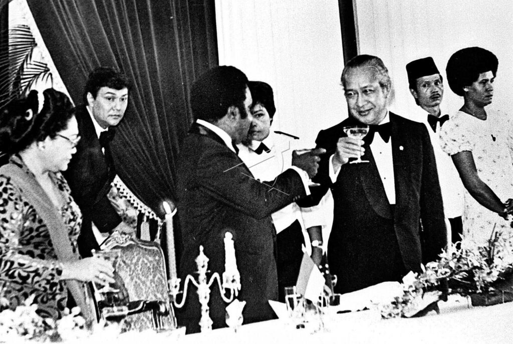 PRESIDENT SOEHARTO MEETS PRIME MINISTER SAMORE