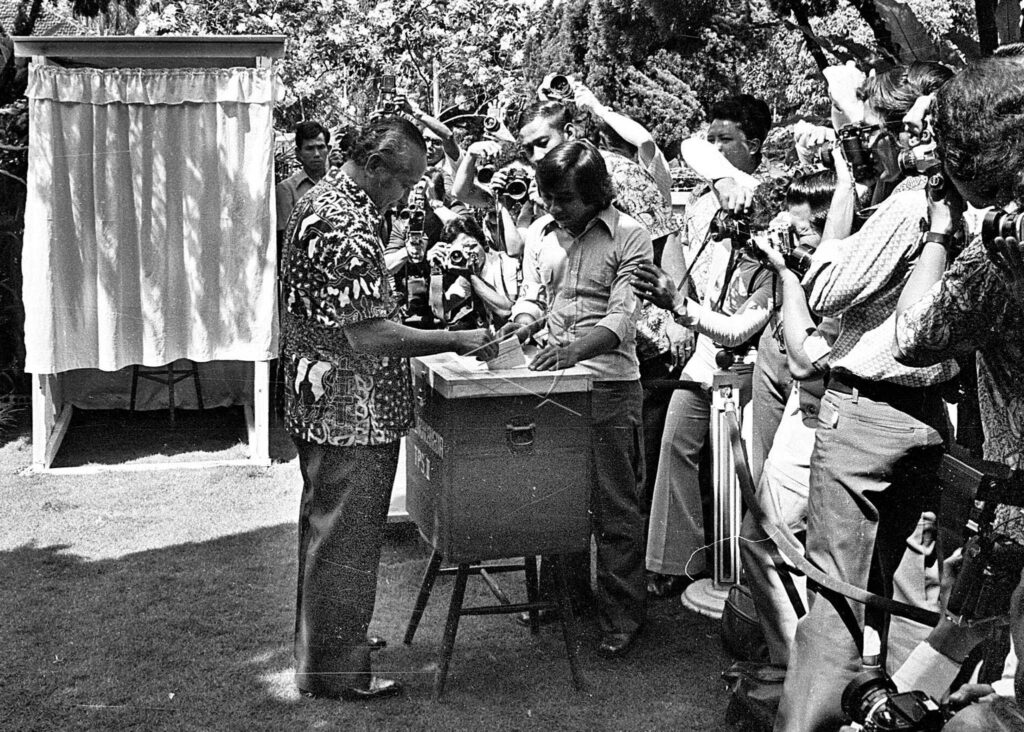 PRESIDENT SOEHARTO VOTES