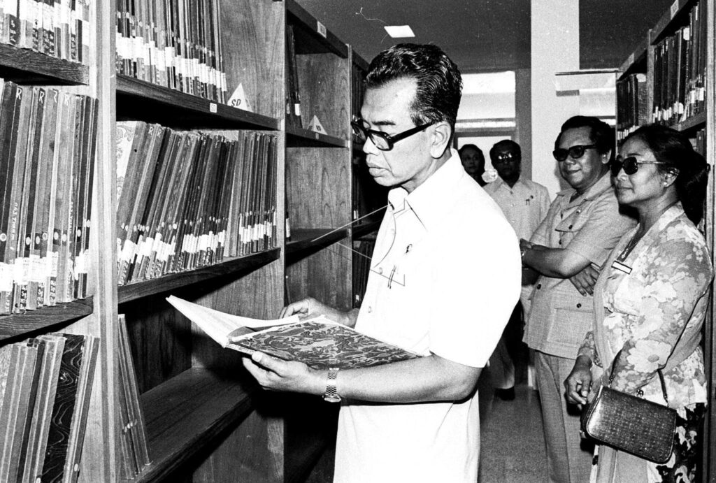 Minister of Education and Culture visits IKIP Yogyakarta