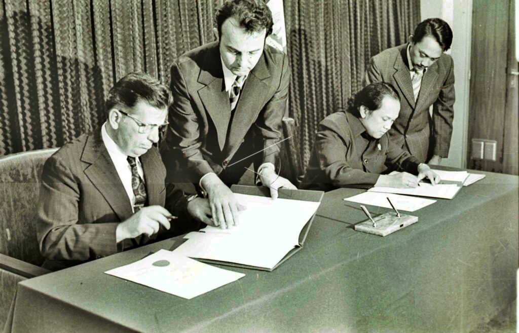 MINISTER OF RESEARCH AND TECHNOLOGY SIGNS AN AGREEMENT ON THE USE OF ATOM