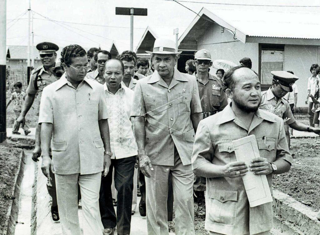 JUNIOR MINISTER OF PUBLIC HOUSING VISITS SIMPLE HOUSING AREA