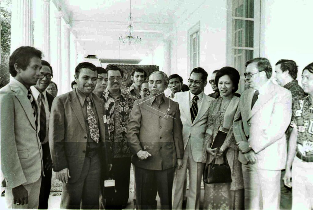 VICE PRESIDENT ADAM MALIK MEETS ASEAN DE FAIR