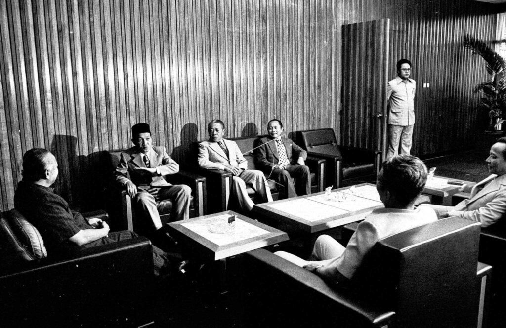 PRESIDENT SOEHARTO MEETS MEMBERS OF SUPREME ADVISORY COUNCIL