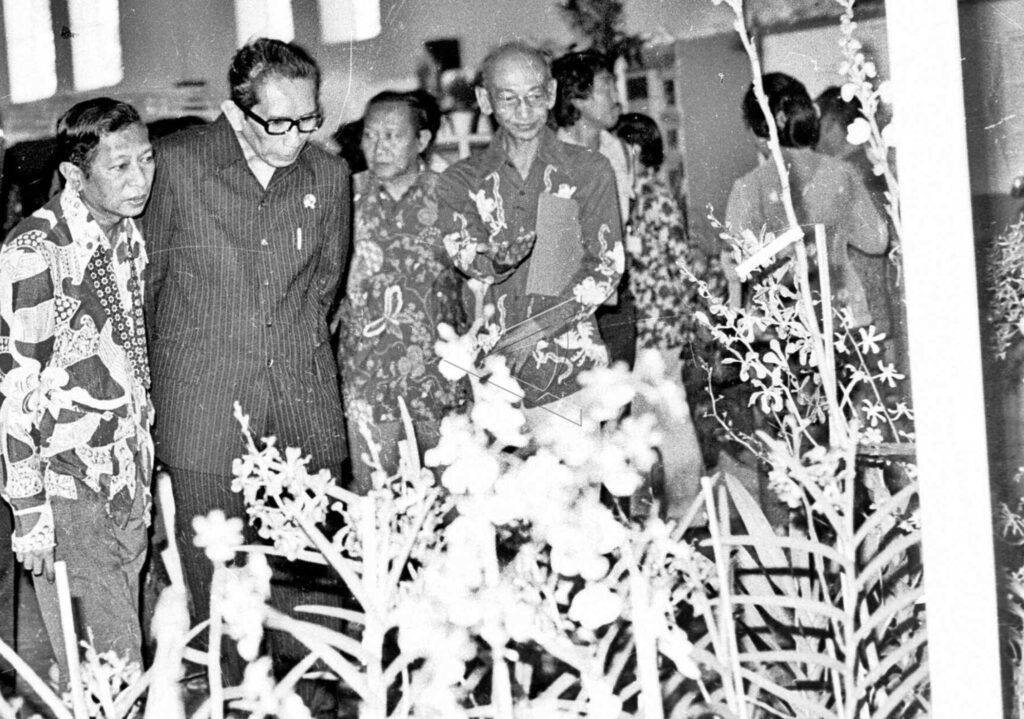 MINISTER OF AGRICULTURE SOEDARSONO VISITS INDONESIAN ORCHID EXHIBITION