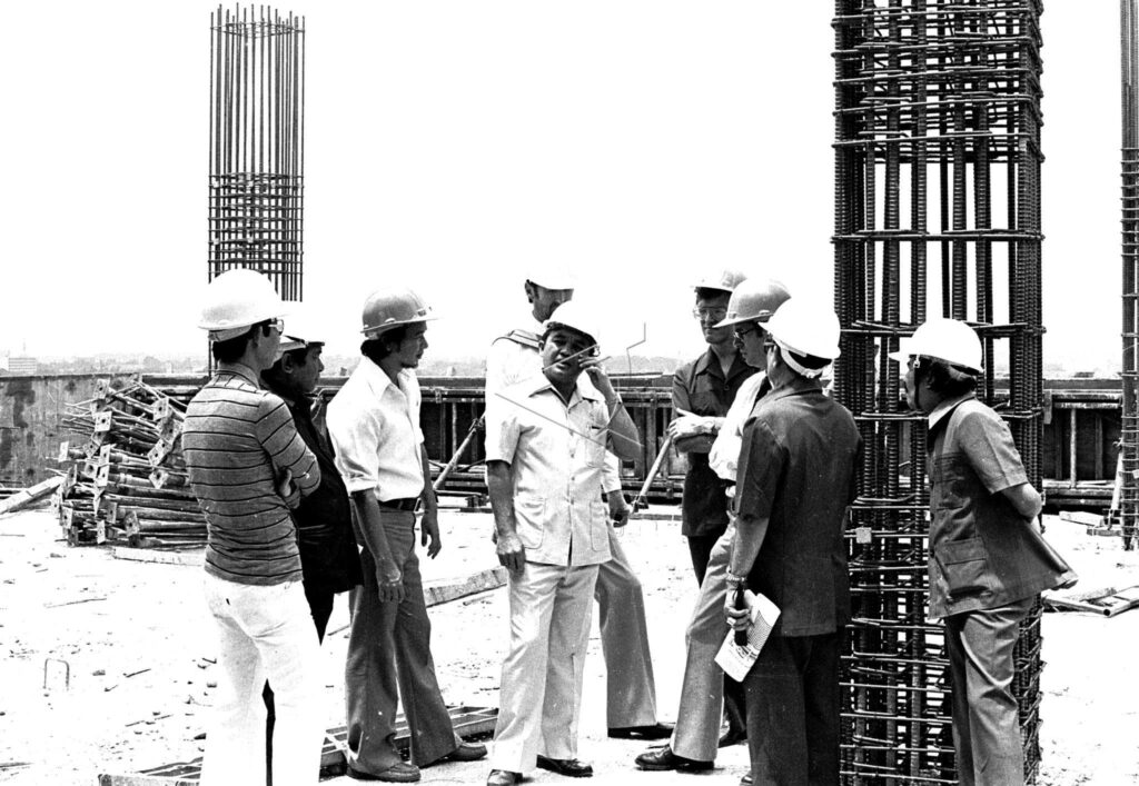 MENTERI PU MENINJAU PEMBANGUNAN WISMA ANTARA