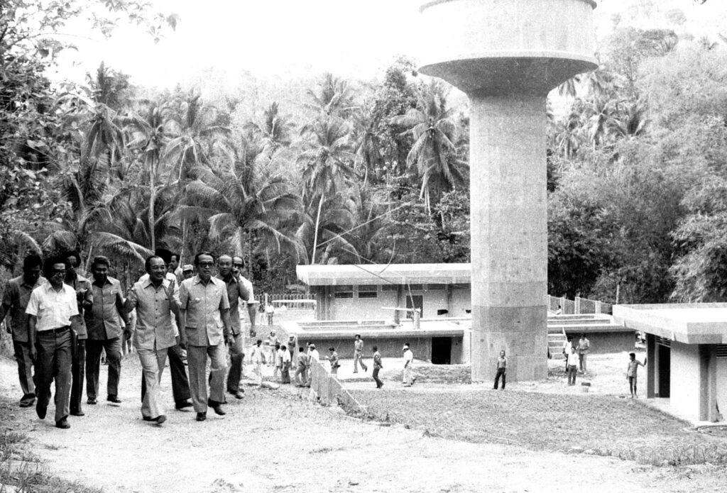 Minister of Health Inspects Drinking Water Installation