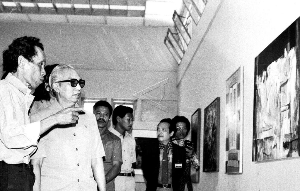 VICE PRESIDENT ADAM MALIK VISITS JAKARTA ARTS COUNCIL COLLECTION EXHIBITION