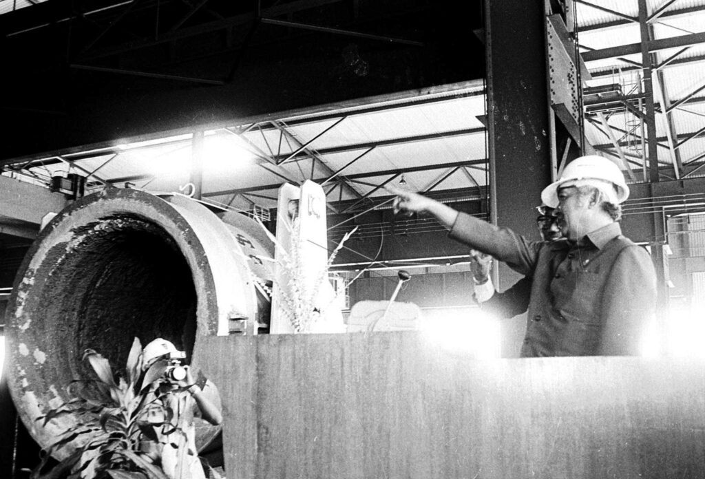 PRESIDEN SOEHARTO RESMIKAN PABRIK BILLET KRAKATAU STEEL