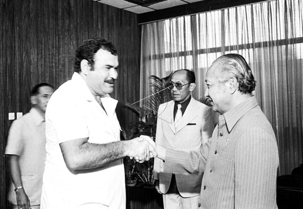 President Soeharto Welcomes Special Envoy of The Palestine Liberation Organization