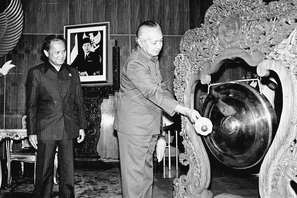 PRESIDENT SOEHARTO LAUNCHED THE NATIONAL RESEACH AND TECHNOLOGY WORKSHOP
