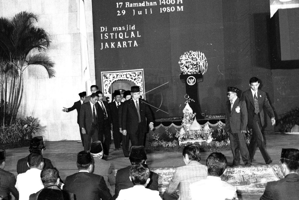 PRESIDENT SOEHARTO ATTENDS NUZULUL QURAN