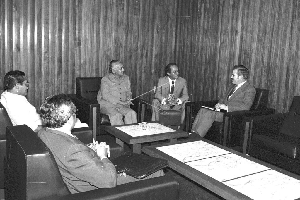 PRESIDENT SOEHARTO DURING THE WORLD BANK VISITS THEIR REPRESENTATIVE