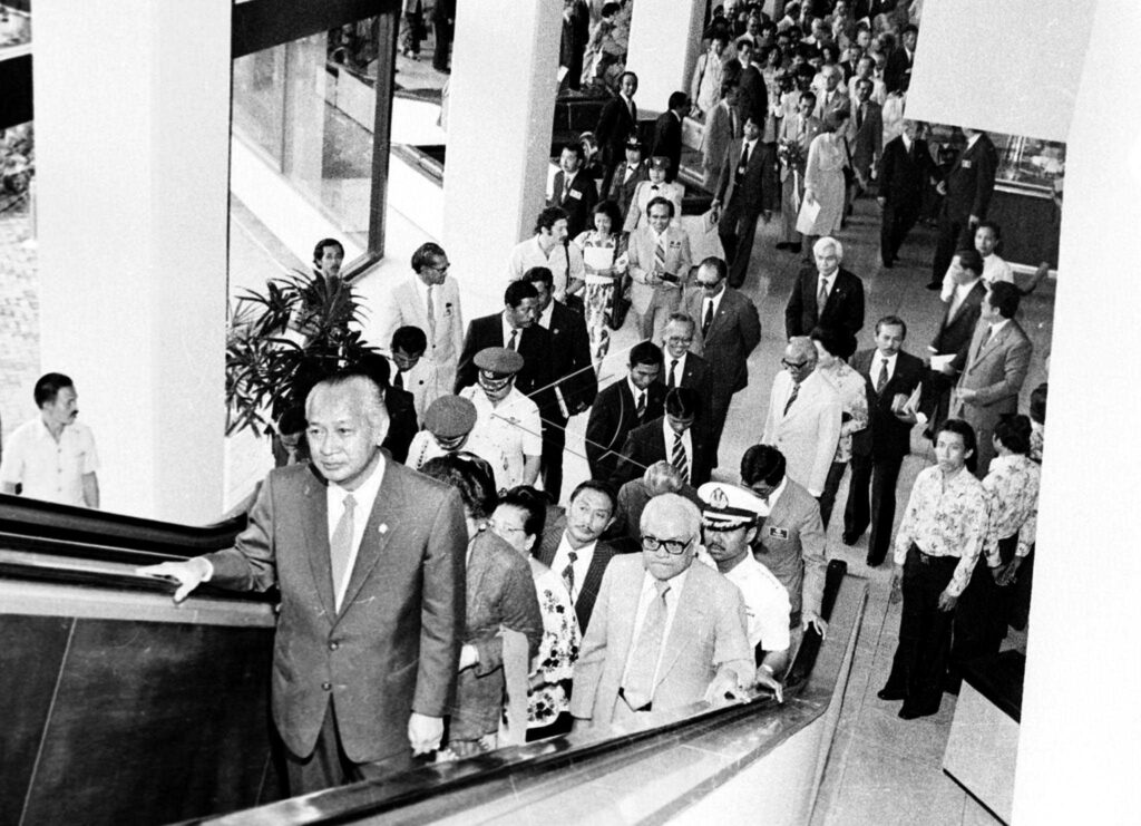 PRESIDENT INAUGURATES ASEAN SECRETARIAT BUILDING