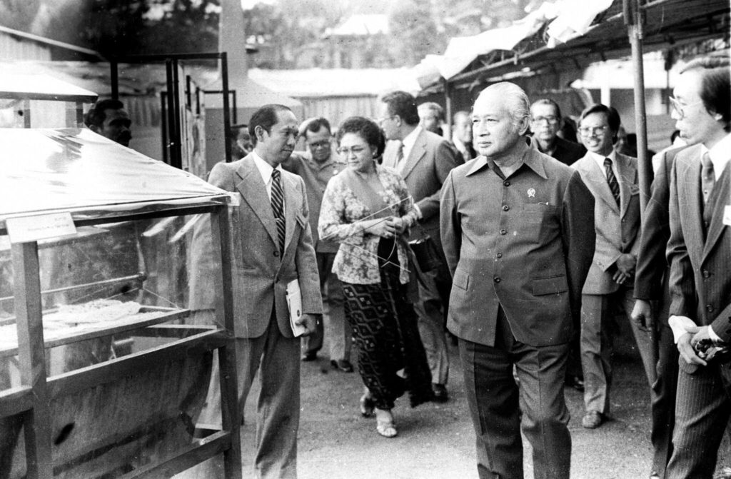 PRESIDENT SOEHARTO OFFICIALLY INAUGURATES THE AGRICULTURAL PRODUCT WARD