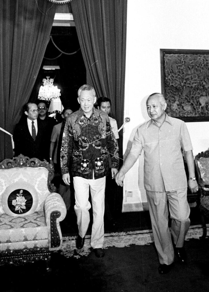 PRESIDENT WELCOMES LEE KUAN YEW
