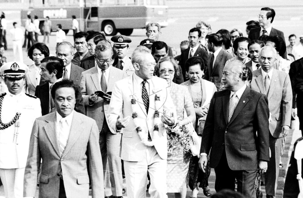 PRESIDENT WELCOMES PRIME MINISTER OF SINGAPORE