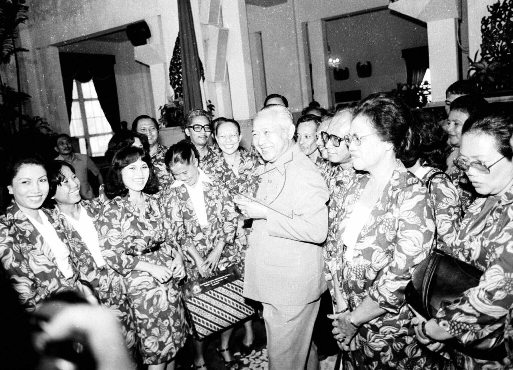 PRESIDENT SOEHARTO ON HNSI VISITS