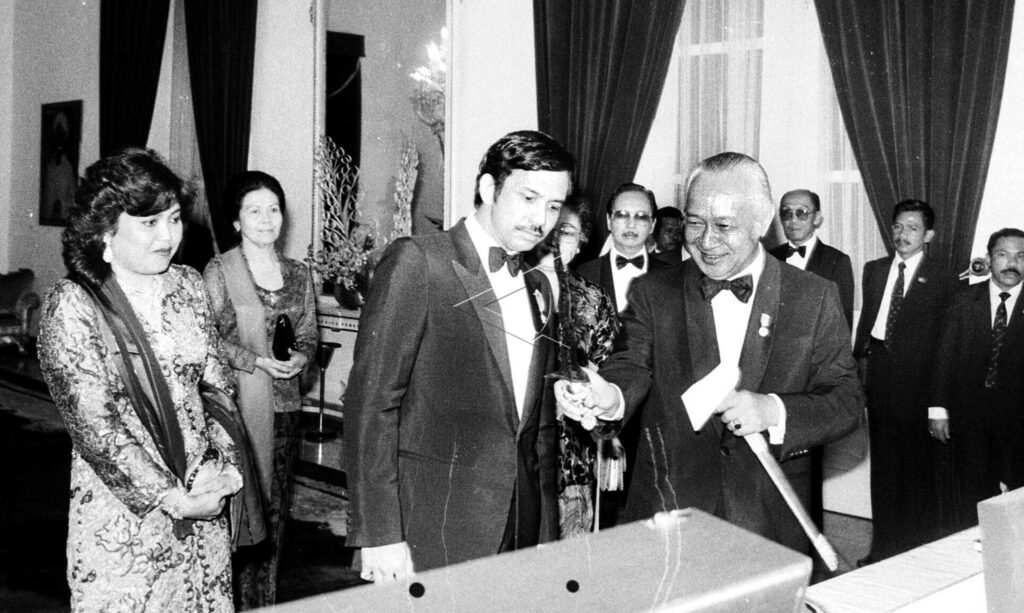 PRESIDENT WELCOMES SULTAN OF BRUNEI