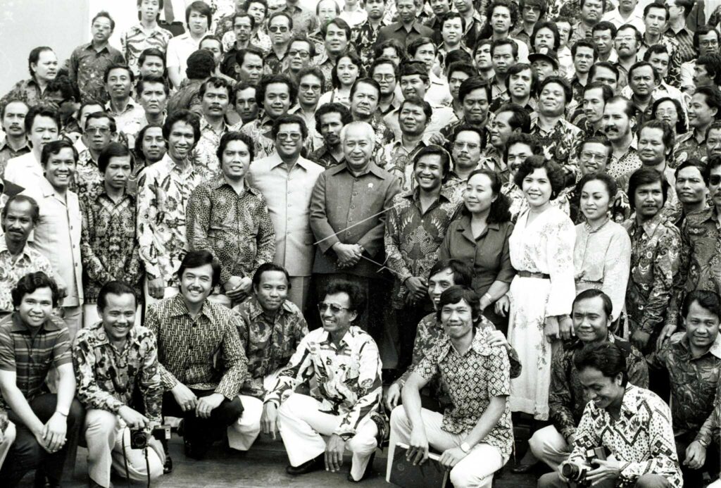 PRESIDENT RECEIVES INDONESIAN YOUTH FIGURES