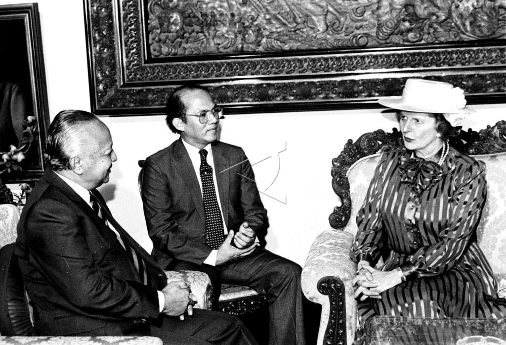 PRESIDENT WELCOMES MARGARET THATCHER