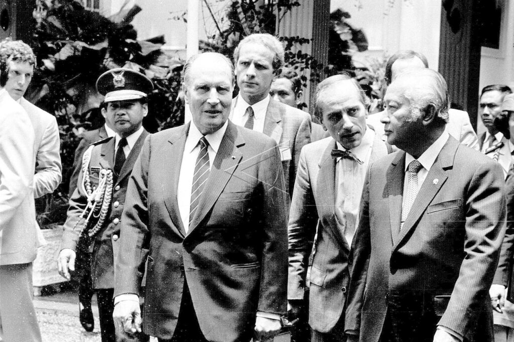 PRESIDENT SOEHARTO RECEIVER THE FRANCE PRESIDENTIAL VISITS