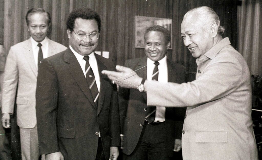 PRESIDENT SOEHARTO RECEIVED THE MINISTRY OF FOREIGN AFFAIRS OF PAPUA VISITS