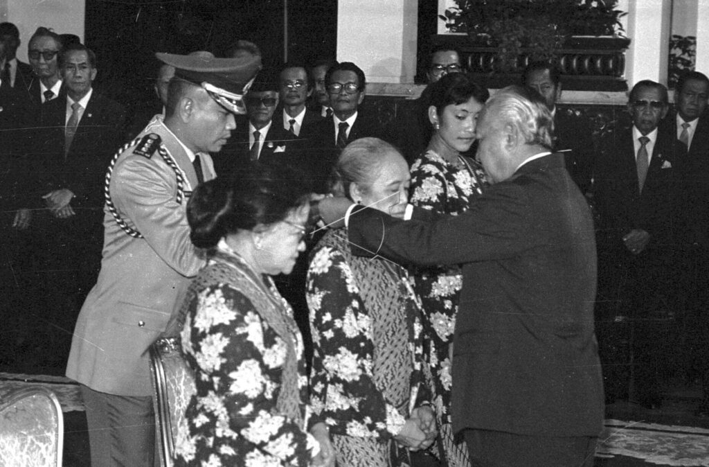 PRESIDENT BESTOWS BINTANG MAHAPUTRA UTAMA