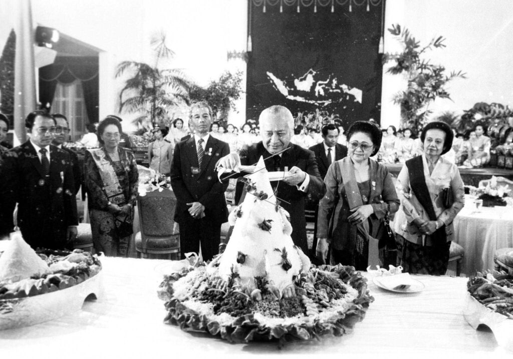 PRESIDENT SOEHARTO CELEBRATES THE 43rd INDEPENDECE DAY OF INDONESIA