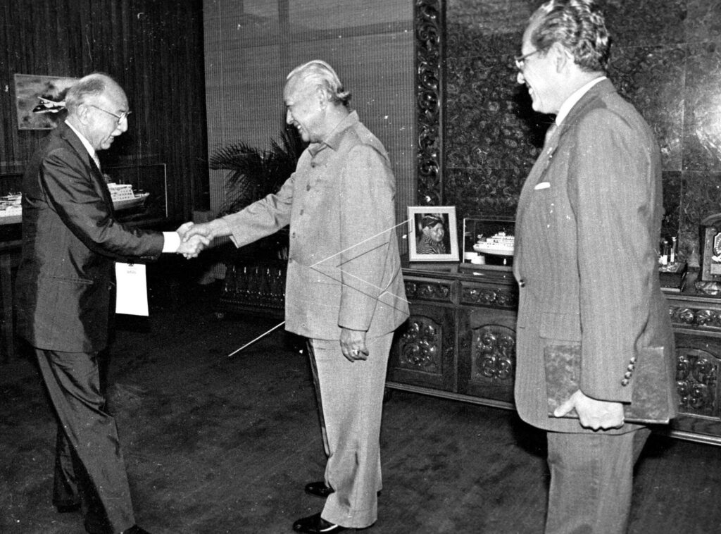 PRESIDENT SOEHARTO RECEIVED THE SPECIAL VISITS FROM PRESIDENT OF IRAQ