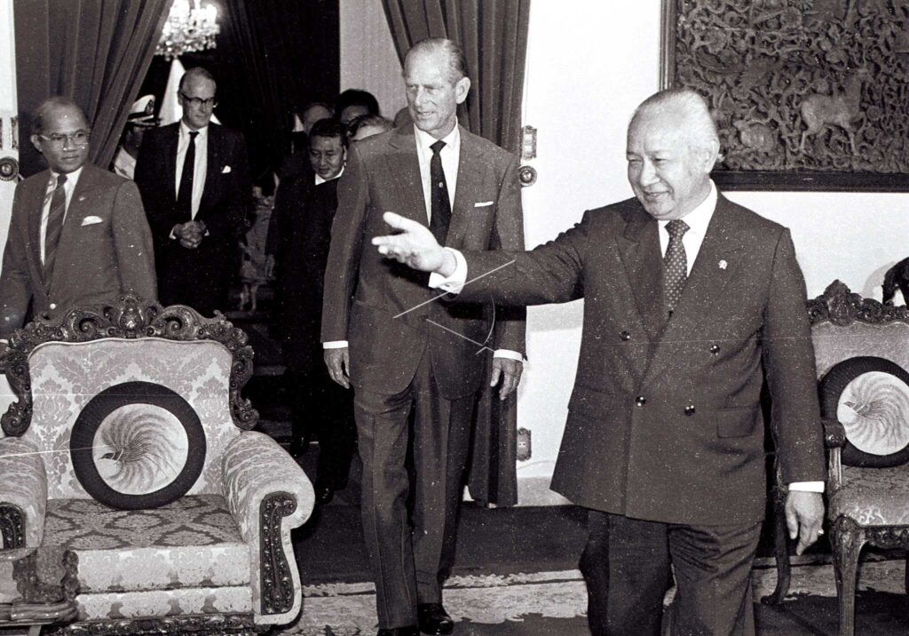 PRESIDENT SOEHARTO RECEIVED THE VISITS FROM PRINCE PHILIP
