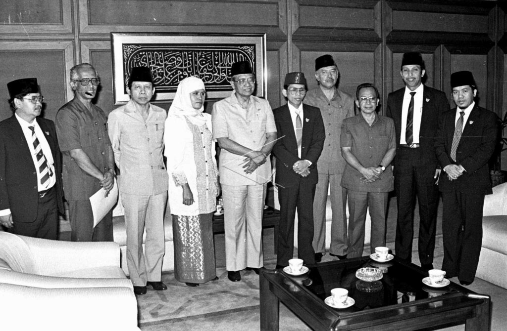 MENTERI AGAMA MELEPAS PESERTA MTQ ANTAR BANGSA