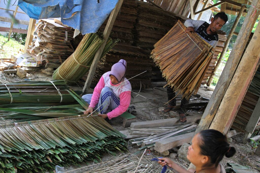 ROOF CRAFTMEN FROM SAGO LEAVES