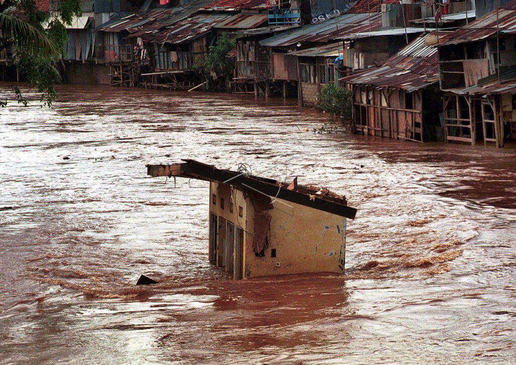 BUILDINGS DRIFTING AWAY FROM THE RIVER