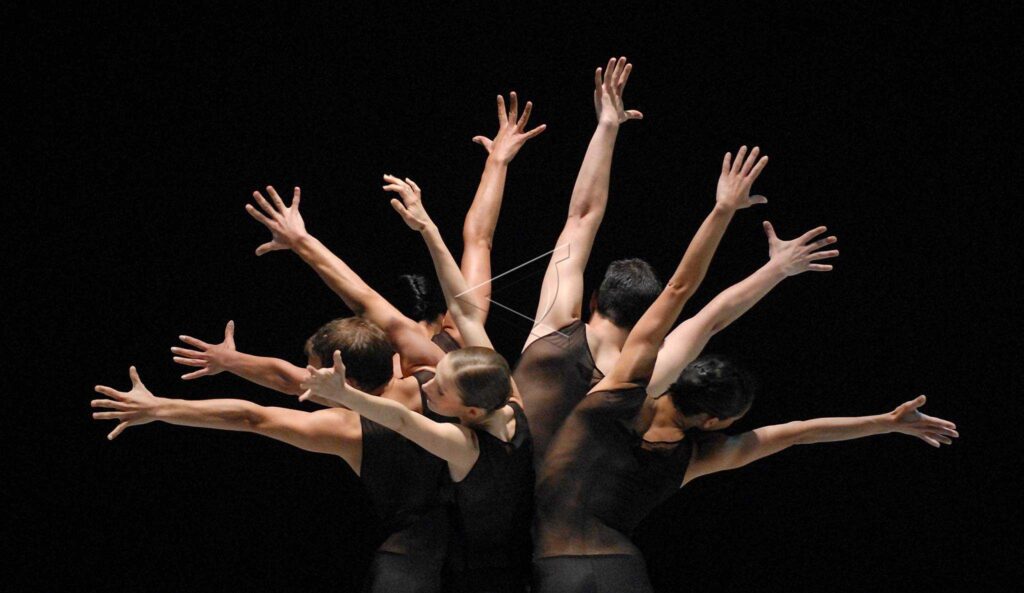 LES CREATURES PERFORMANCE