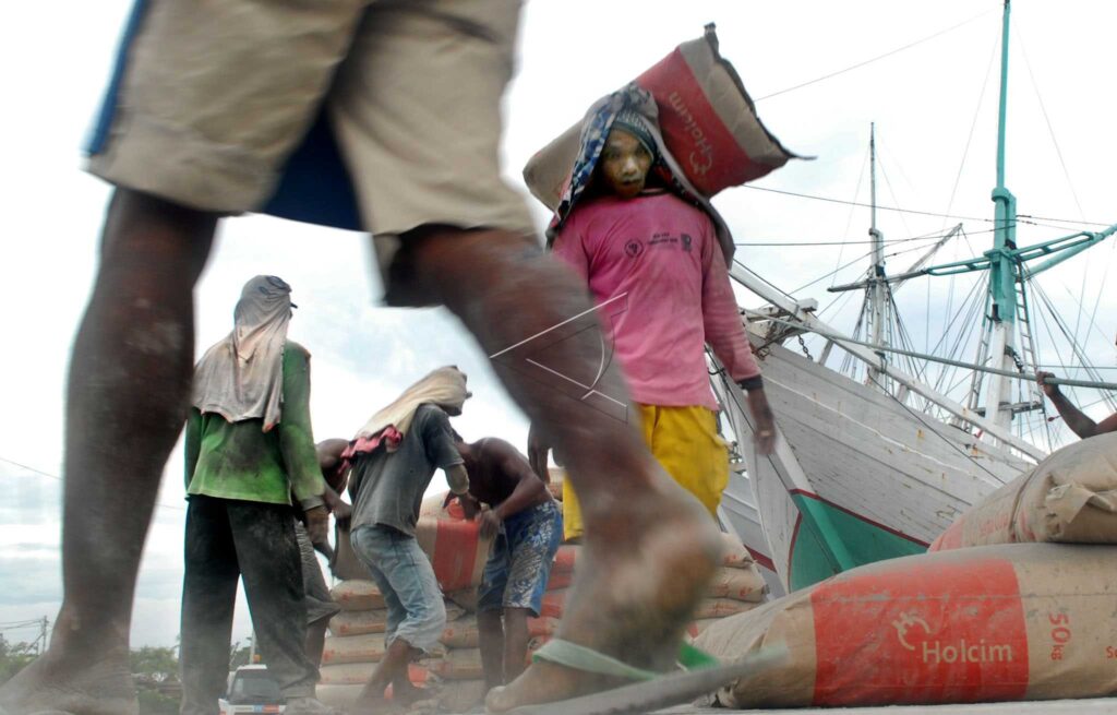 CEMENT TRANSPORT LABOR IN SUNDA KELAPA