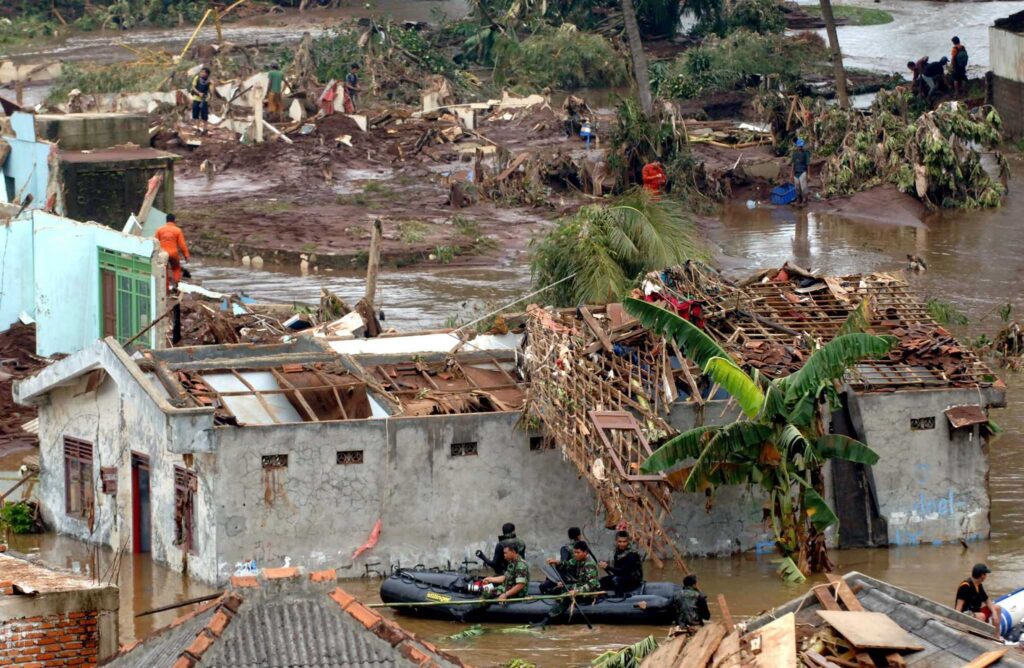 FLASH FLOOD CAUSED BY THE BROKEN SITU GINTUNG EMBANKMENT
