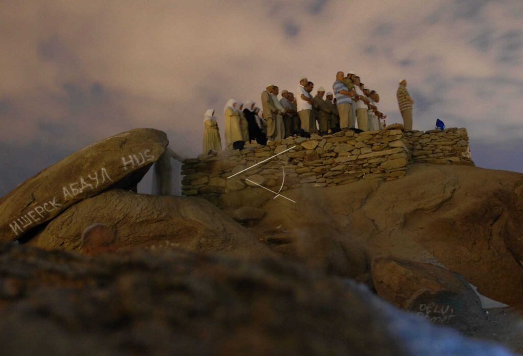 PRAY AT JABAL TSUR