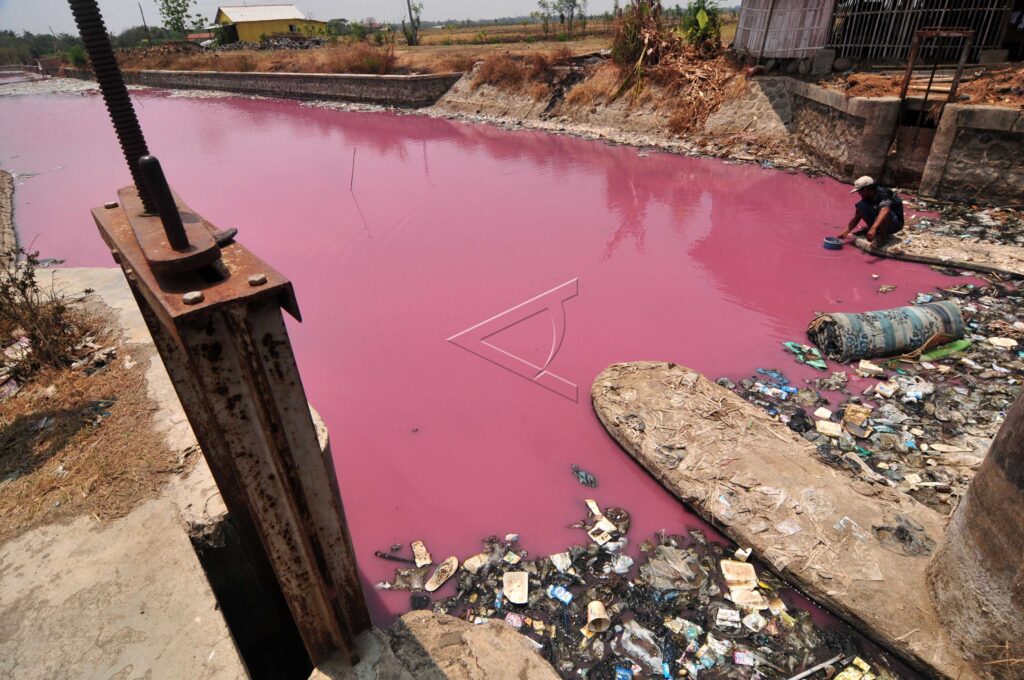 WATER COLOR CHANGE DUE TO POLLUTION
