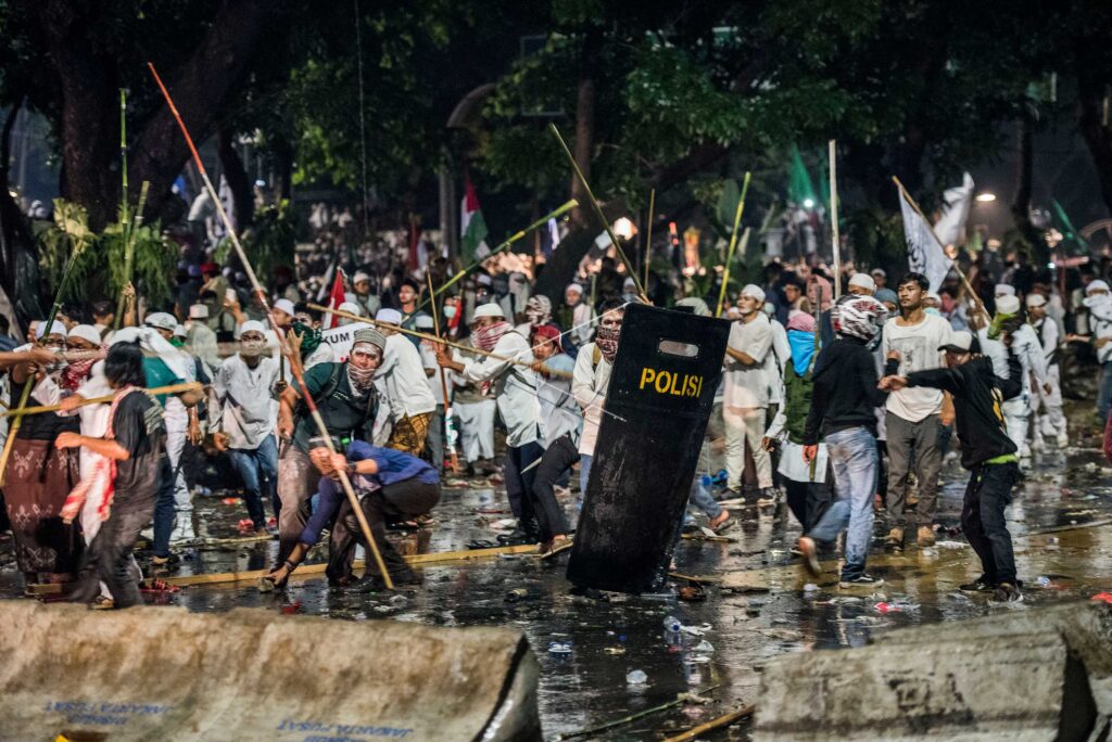 AKSI 4 NOVEMBER BERAKHIR BENTROK