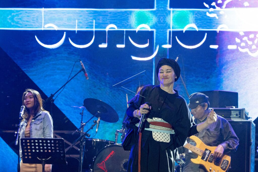 BUNGLON ACTION AT 90’S FESTIVAL