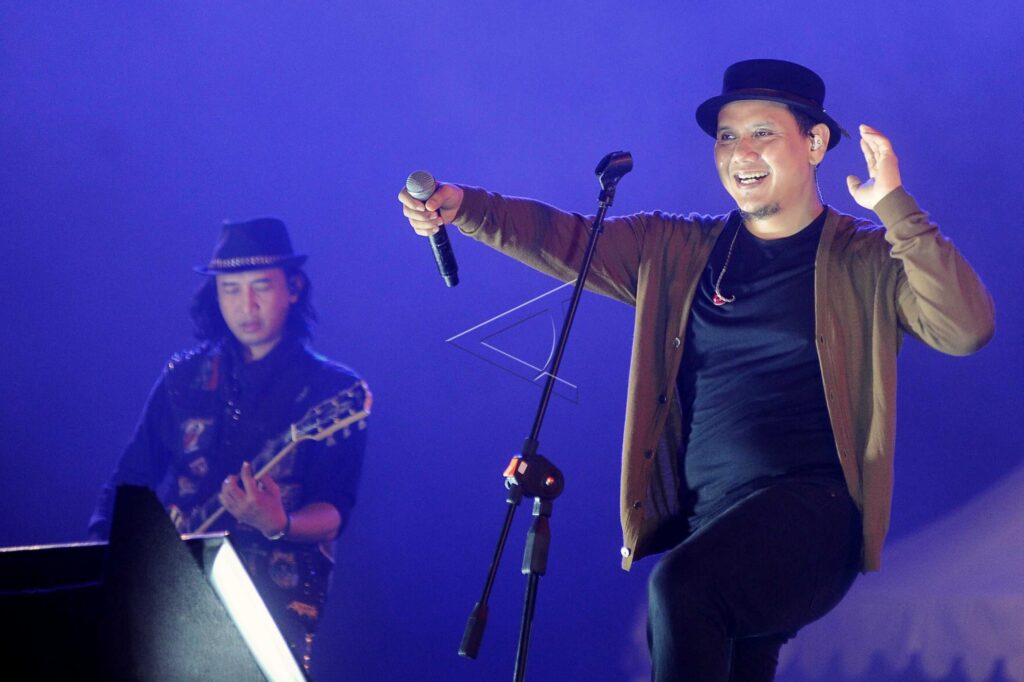 PADI REBORN PERFORMS