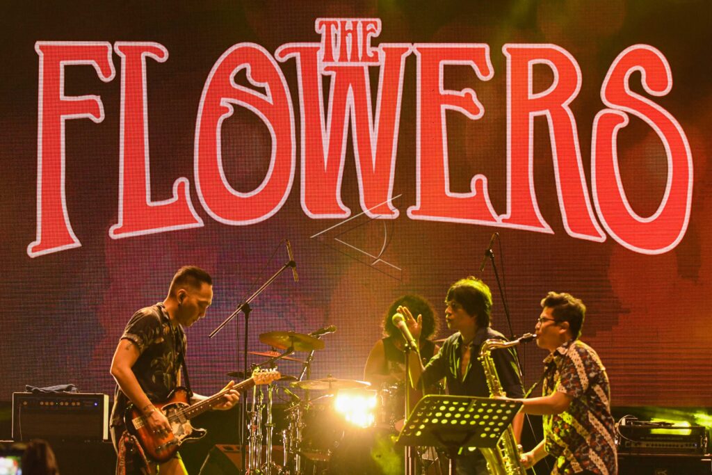 THE FLOWERS AT SYNCHRONIZE FEST 2019