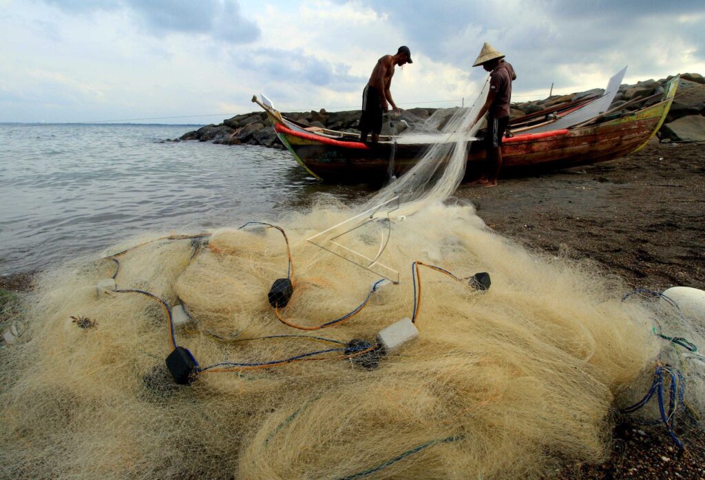 FISHING NETS AFFECTED BY OIL