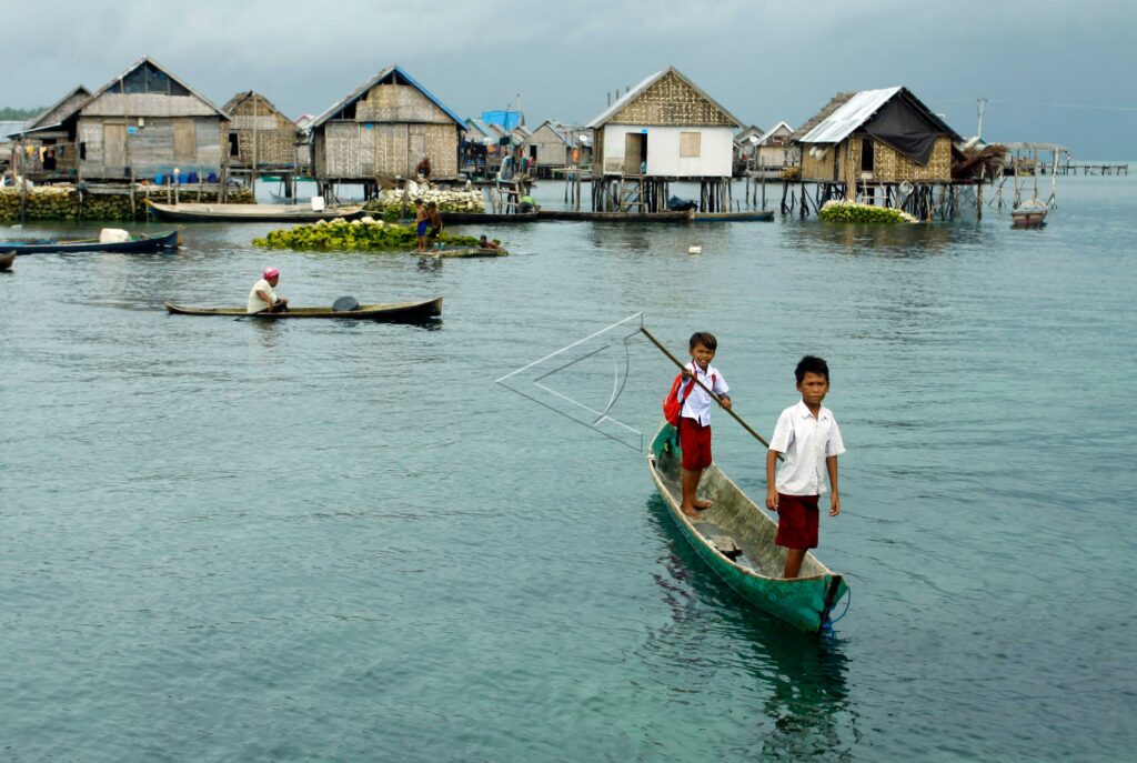 BAJO TRIBE CHILDREN GO TO SCHOOL
