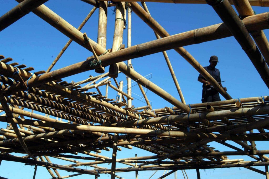 BUILD FISH TRAP