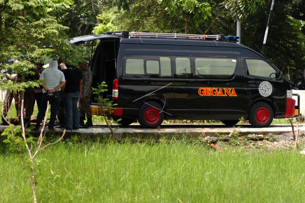 BENDA MENCURIGAKAN DIAMANKAN BRIMOB POLDA JATENG