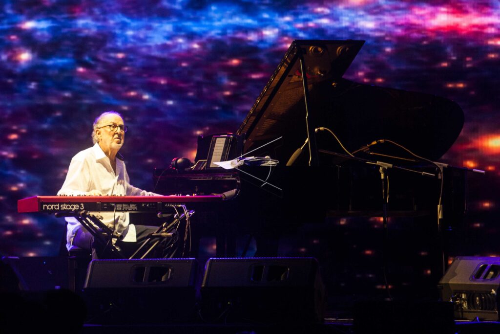 JAZZ MUSICIAN BOB JAMES