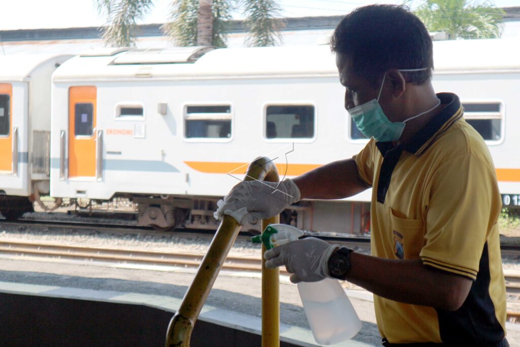 CEGAH PENYEBARAN COVID-19 DI STASIUN BLITAR